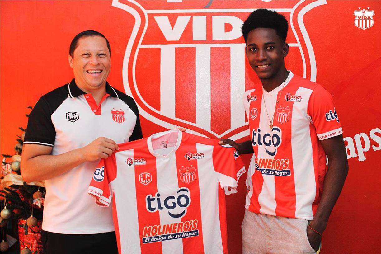 Otro fichaje cocotero procedente del Honduras Progreso. Se trata de Yunny Dolmo, quien defendió los colores ribereños la campaña anterior en la que jugó un total de 15 partidos y anotó un gol.