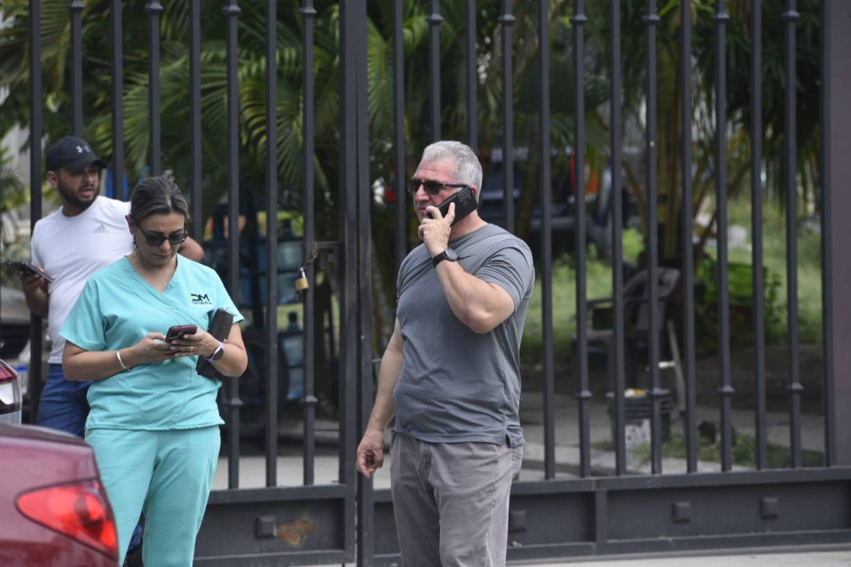 Familiares de Yaacov Levi rápidamente llegaron al lugar.
