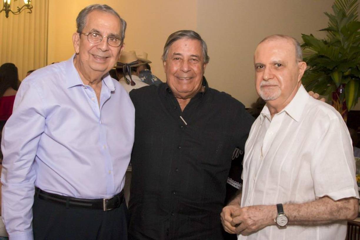 El extinto alcalde con el fallecido José Saybe. En el ambito empresarial desarrolló empresas que dieron trabajo a cientos, fue pionero en estructuras metálicas y diversificó el área de construcción de proyectos.
