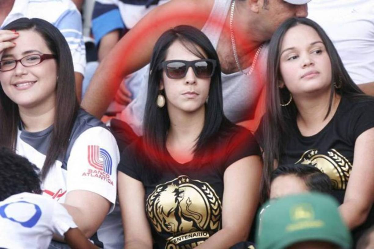 Iveth Cáceres es la esposa del defensor Johnny Palacios del Olimpia.