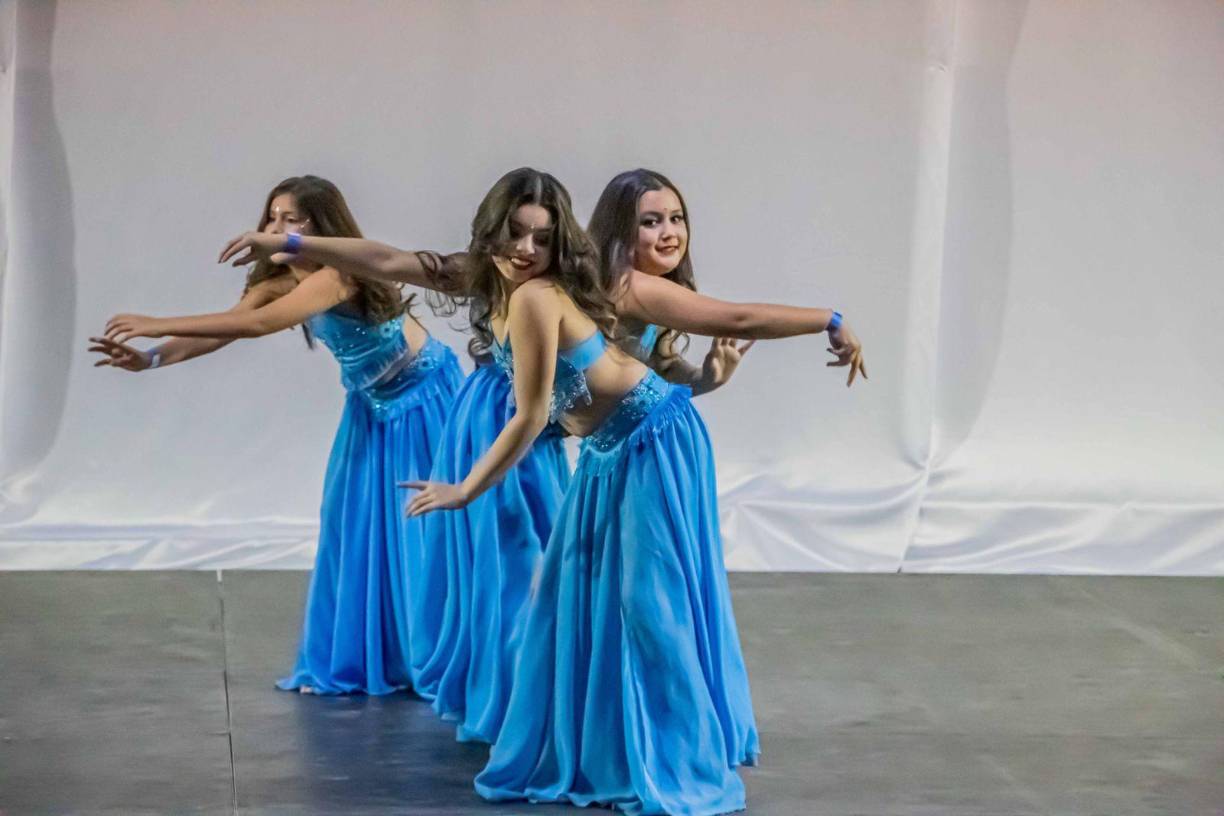 Mariana, Angeli y Sofía Camila también se lucieron con su pieza de bellydance