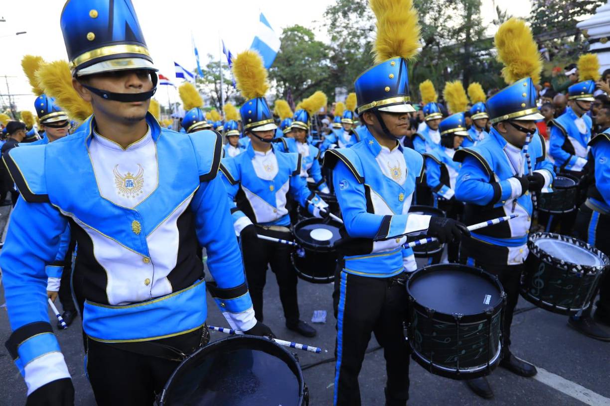 El JTR cerró los desfiles con broche de oro en la plaza Las Banderas, justo al lado del Estadio Francisco Morazán.