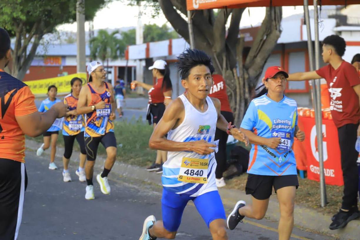 El recorrido de los 10 kilómetros fue el segundo más exigente de la maratón, por detrás del de 21 kilómetros. 
