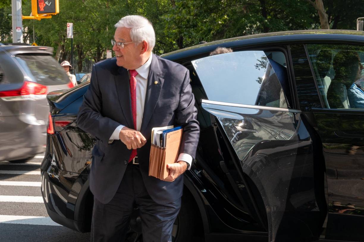 A cambio, hizo gestiones ante el Departamento de Agricultura estadounidense para que el egipcio Wael Hana pudiera conservar el monopolio de importación de carne ‘halal’ (con el sacrificio de animales según la certificación religiosa musulmana) que le había concedido el gobierno egipcio.