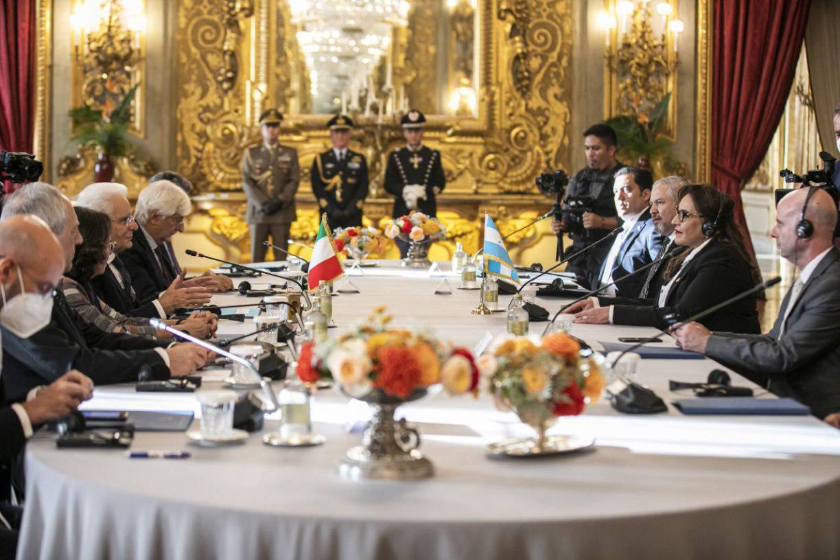 La comitiva que acuerpa a la presidenta Castro la integra, además, el canciller de la República, Enrique Reina, y el secretario de Desarrollo Económico, Pedro Barquero. 