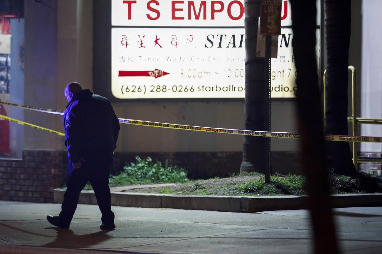 “El sospechoso huyó de la escena y su detención sigue pendiente”, dijo Meyer. La policía no dio una descripción del sospechoso y no dijo qué tipo de arma usó. 