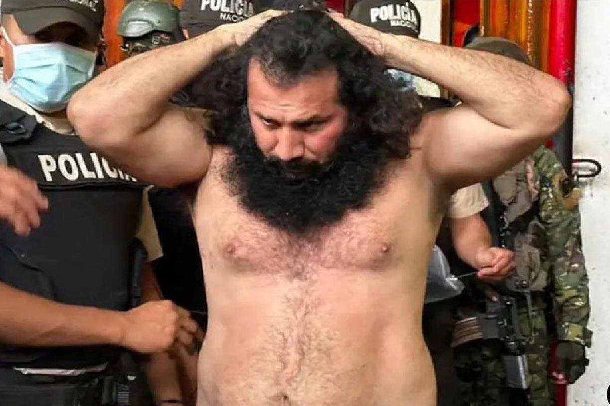  Según las mismas autoridades, ‘Los Choneros’, que nacieron en la ciudad costera de Manta en los años noventa, están dedicados actualmente al narcotráfico, la extorsión, el sicariato y el tráfico de armas, entre otros delitos, si bien ellos niegan estar detrás de los episodios violentos acontecidos en los últimos dos días.