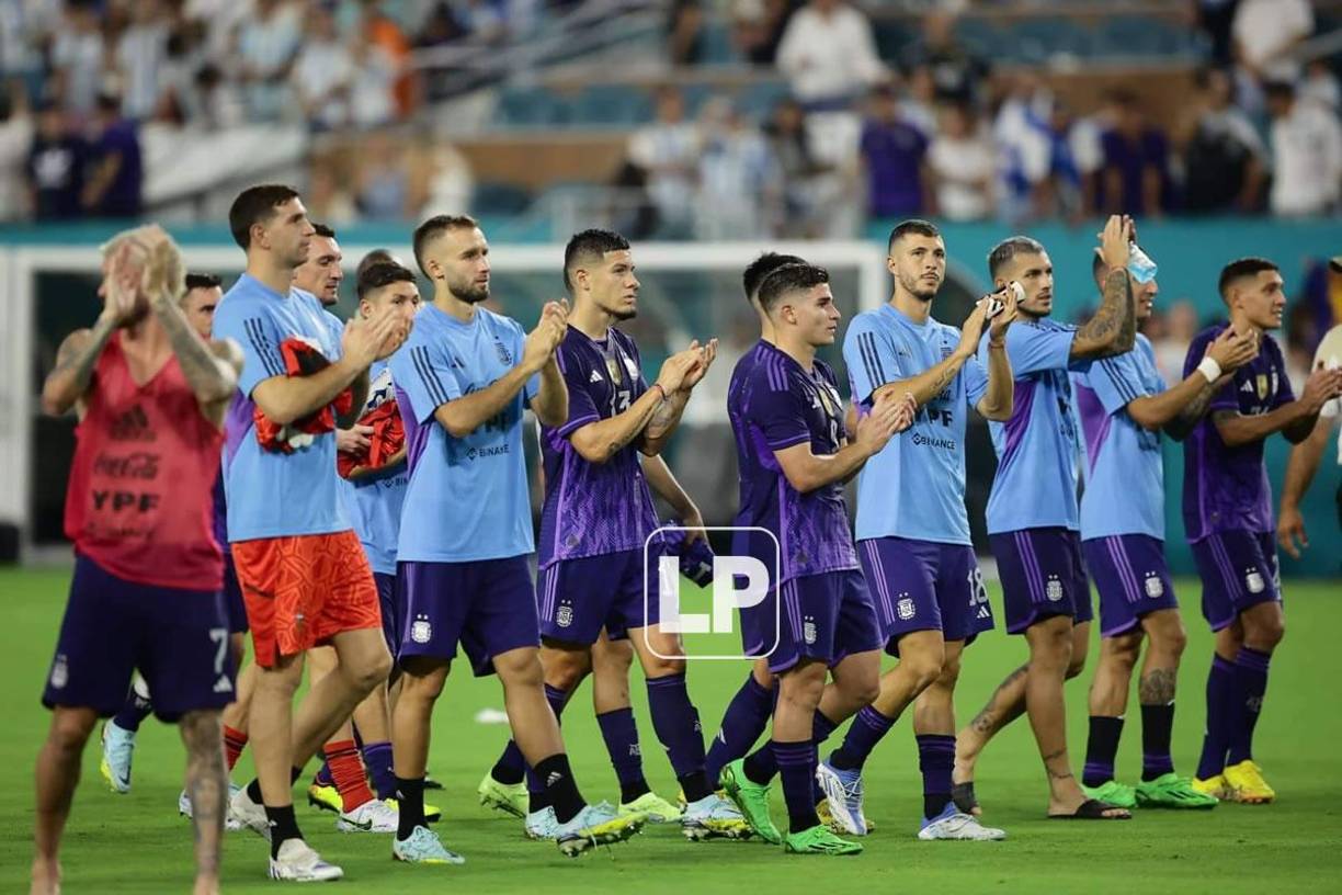Los jugadores argentinos agradecieron el apoyo de los argentinos que asistieron al Hard Rock Stadium de Miami.