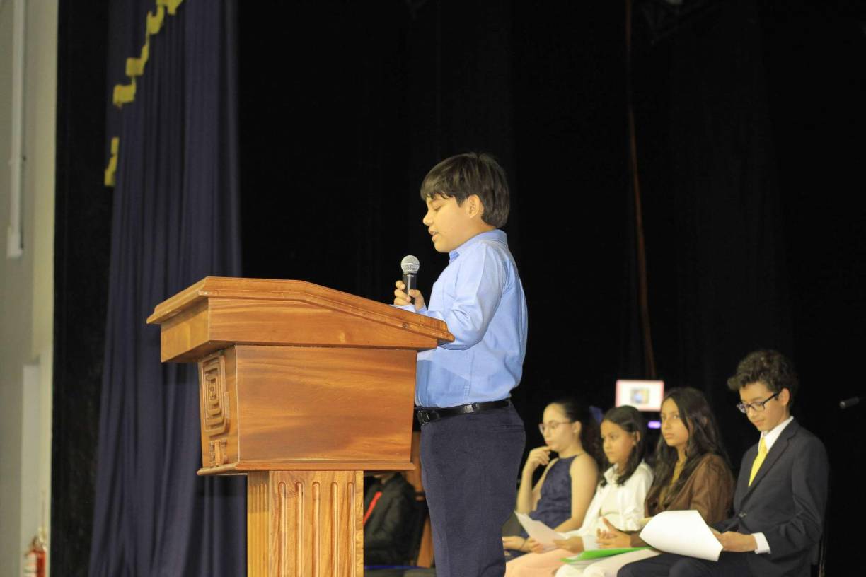 Como parte de la preparación, se seleccionaron temáticas que tienen mayor empatía con los alumnos, luego las desarrollaron a su estilo y gradualmente se fueron perfeccionando con la ayuda del docente en la clase de oratoria.