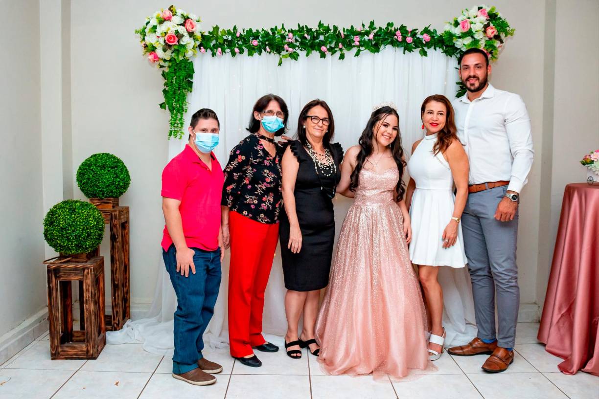 Josué Castillo, Aydé Pérez de Castillo, Delmi Pérez, Andrea Lanza, Yesenia Ortez y Daniel Contreras. 