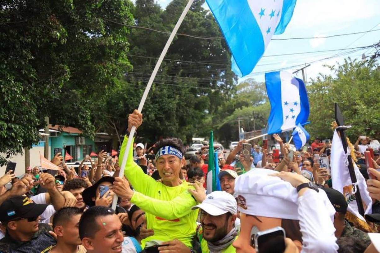 El influencer y filántropo tiene la misión de construir 1,000 escuelas en beneficio de la educación en Honduras. Hasta la fecha ha construido 67. 