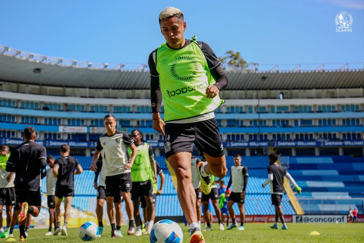 En este momento tienen fuera de combate a Yustin Arboleda (desgarro en el cuádriceps del muslo derecho), André Orellana (se rompió los ligamentos cruzados), Andy Nájar (golpeado en un dedo del pie derecho) y Jamir Maldonado (recuperación de ligamentos cruzados). Antes se encontraban con molestias Julián Martínez, Bengtson, Carlos Sánchez y Carlos Pineda.