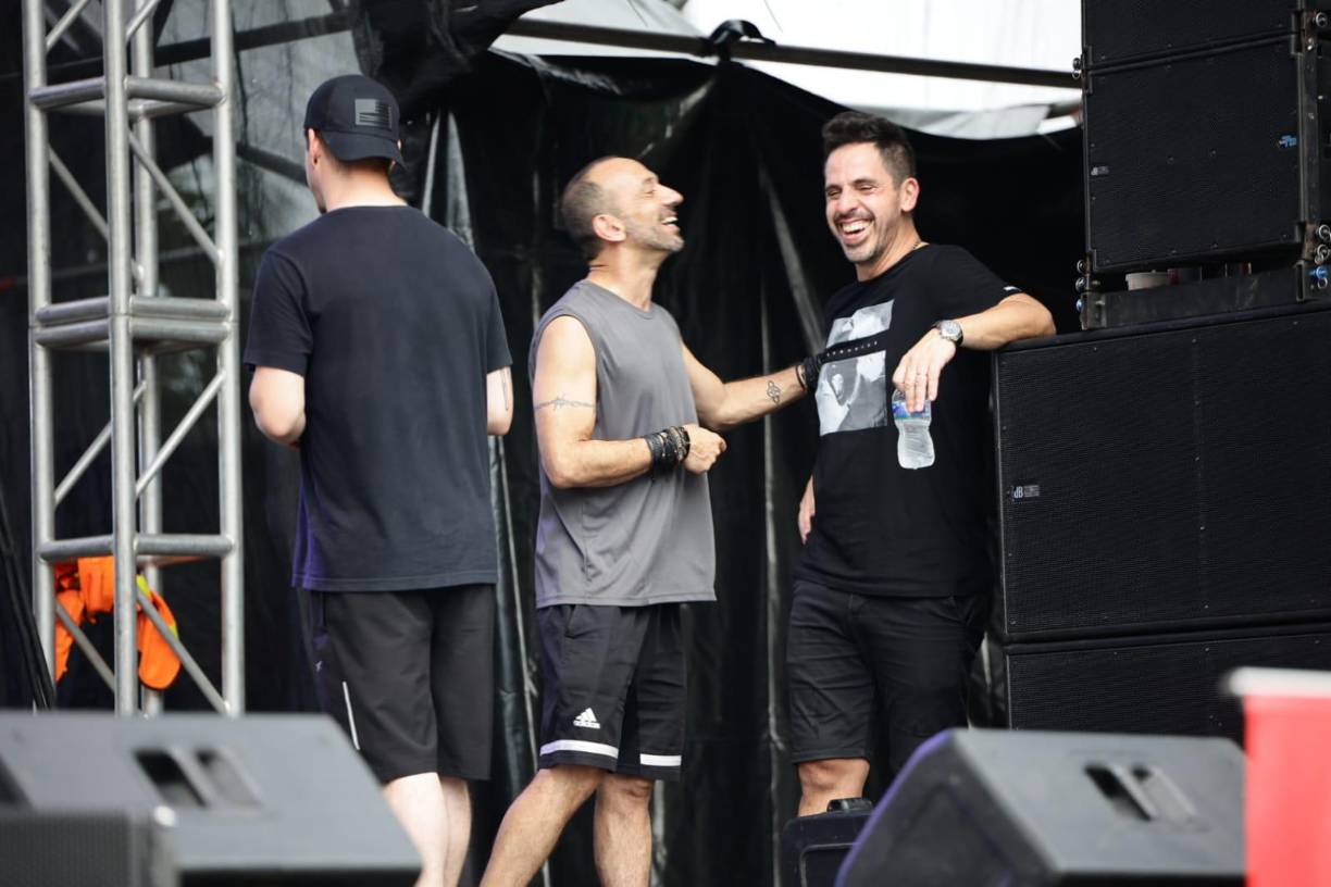 Además de la conferencia de prensa, los músicos de la banda hicieron varias pruebas de sonido.