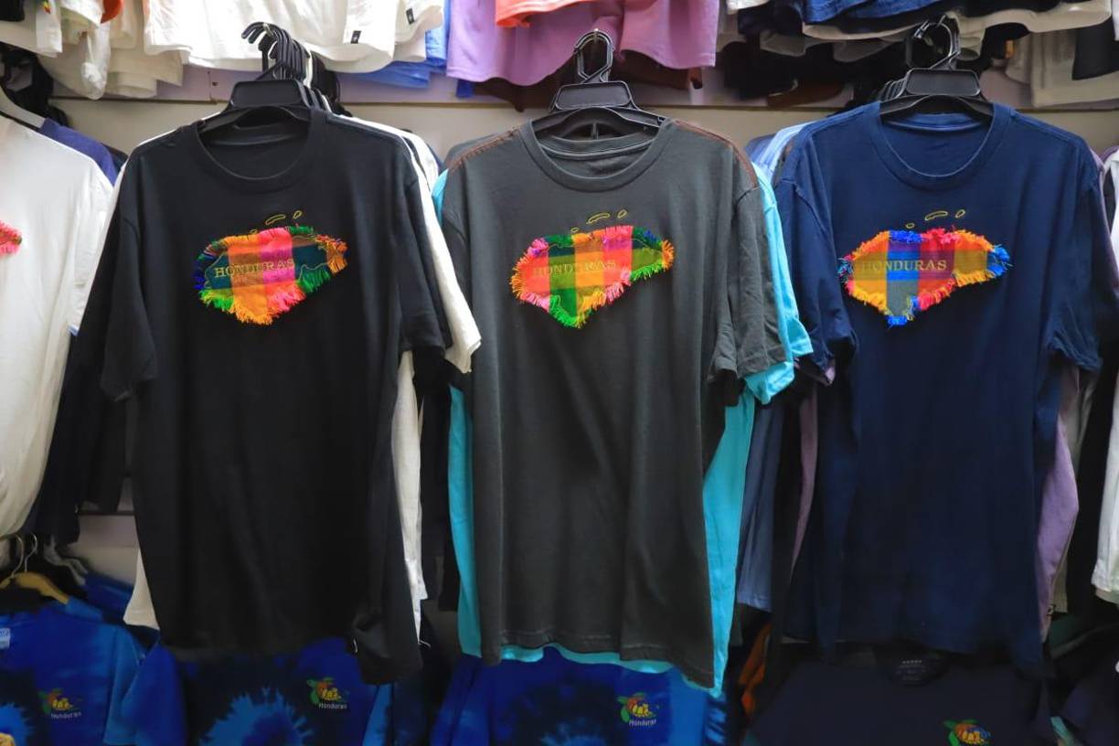  Camisas lenca, de las más buscadas desde 250.