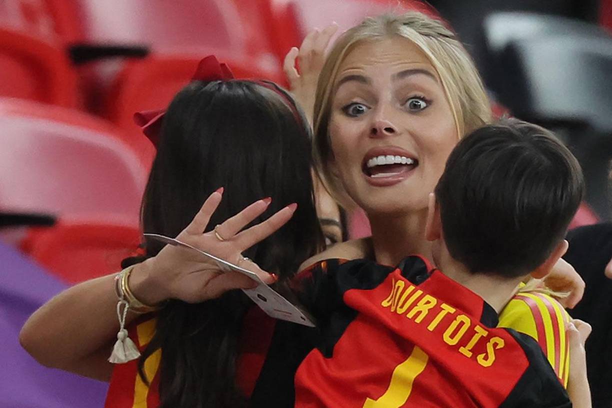 Mishel Gerzig, la bella novia de Thibaut Courtois, estuvo apoyando al portero belga en el estadio Ahmad Bin Ali en Rayán.