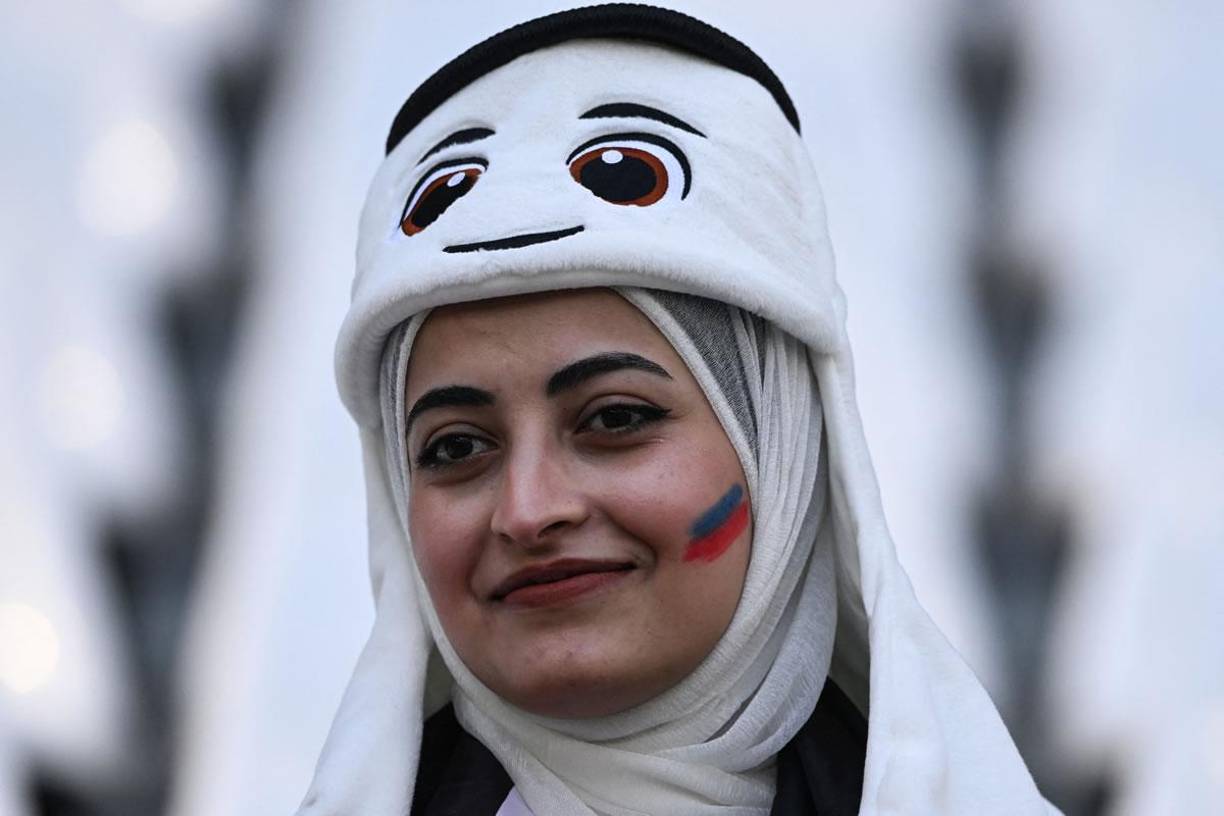 Una chica surcoreana llegó al estadio con este disfraz para apoyar a su selección.