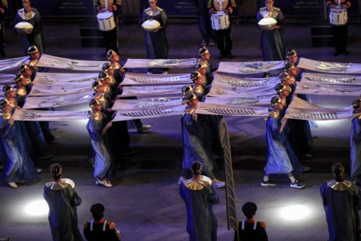 Las momias fueron trasladadas, cada una, dentro de un tanque especial, con el nombre del soberano, y provisto de mecanismos de absorción de los choques, en una envoltura que contiene nitrógeno para conservarlas. 