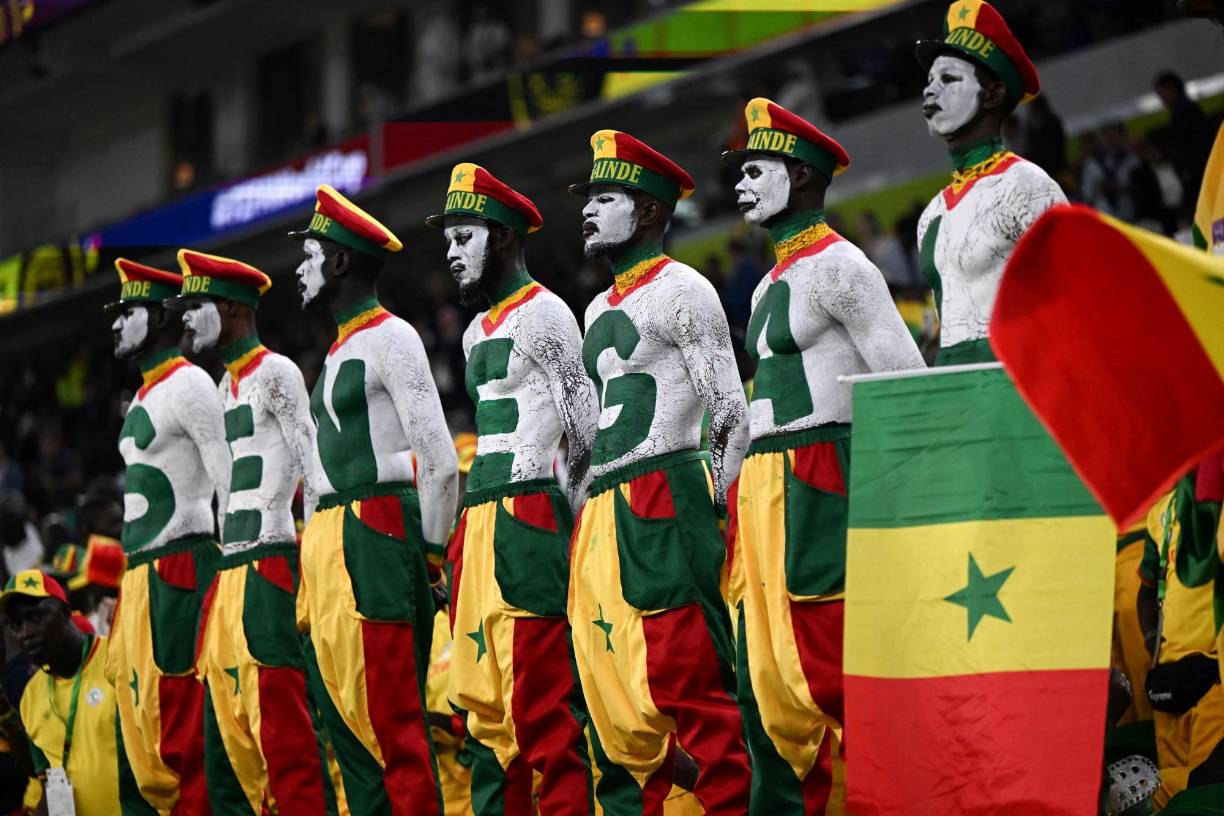 Los aficionados llenaron de colores el primer partido de Senegal en el Mundial.