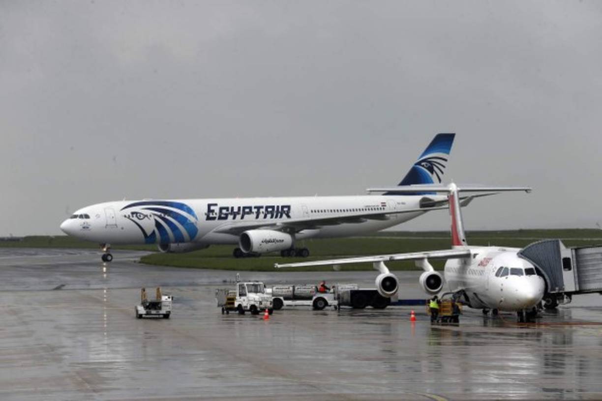 El avión de la compañía egipcia Egyptair, que cubría la ruta París-El Cairo, se estrelló esta madrugada en el mar Mediterráneo con 66 personas a bordo.