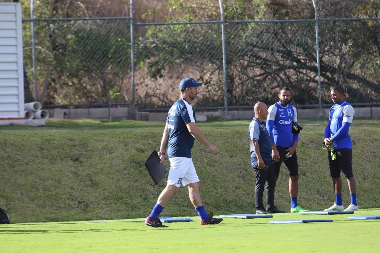 José Pacini es el asistente de Diego Vázquez , será el encargado de estar en el banquillo ante Canadá debido a la suspensión del DT de la H.