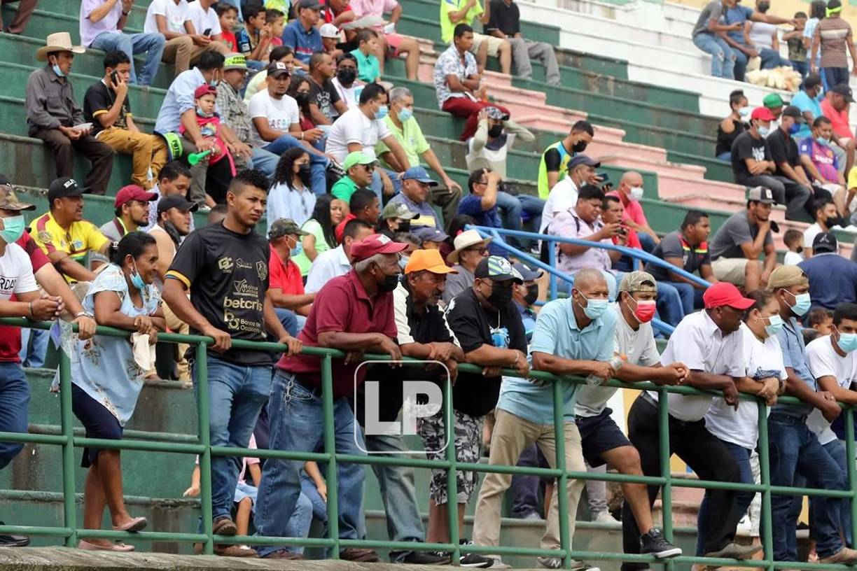 Cientos de aficionados del Olancho FC se hicieron presentes para ver el primer partido del equipo en la Primera División.
