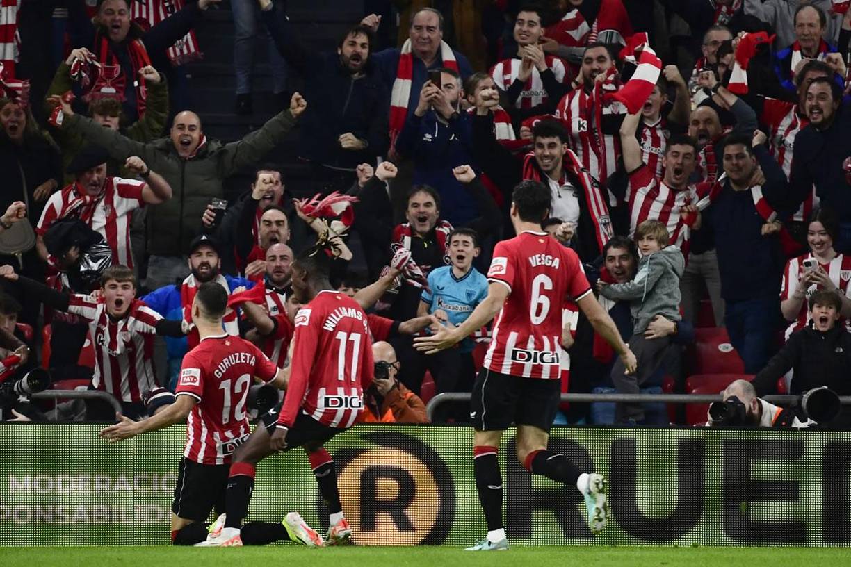 La celebración de Gorka Guruzeta, con la euforia de San Mamés de fondo.
