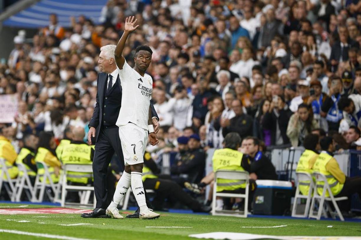 Vinicius salió de cambio en los minutos finales y el Real Madrid lo ovacionó y aplaudió.