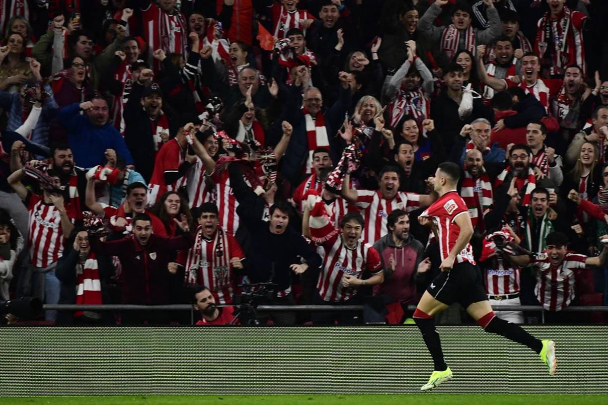 La celebración de Gorka Guruzeta, con la euforia de San Mamés de fondo.