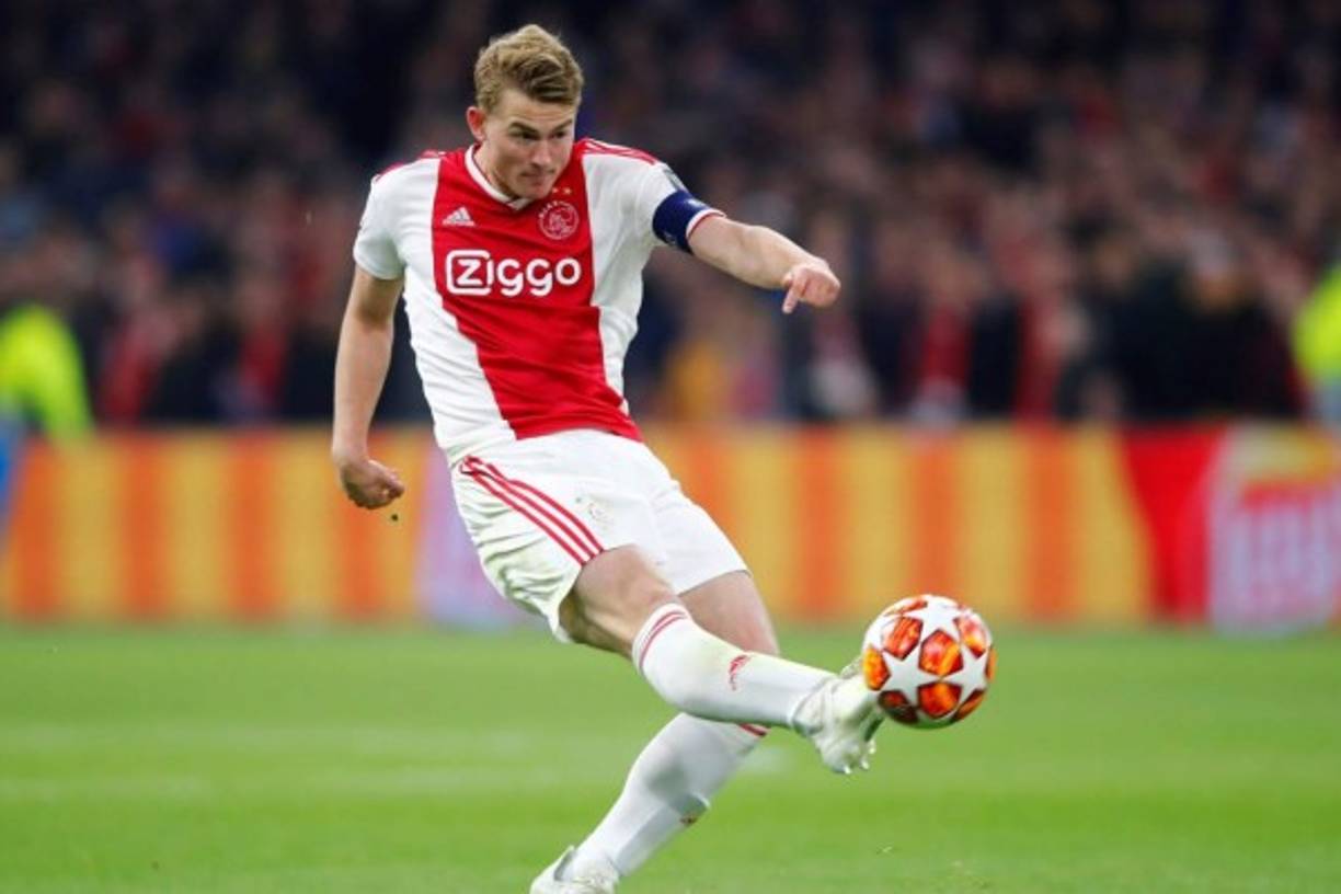 Sigue la novela sobre el futuro de Matthijs De Ligt. Según Radio Monte Carlo el agente del central holandés, Mino Raiola, estuvo reunido en París con el director deportivo del PSG, Antero Henrique, para concretar la llegada del defensa del Ajax al Parque de los Príncipes. Además, ambos clubes estarían cerca de alcanzar un acuerdo cifrado en 75 millones de euros. Así pues, el Barcelona perdería a este crack que quería fichar.
