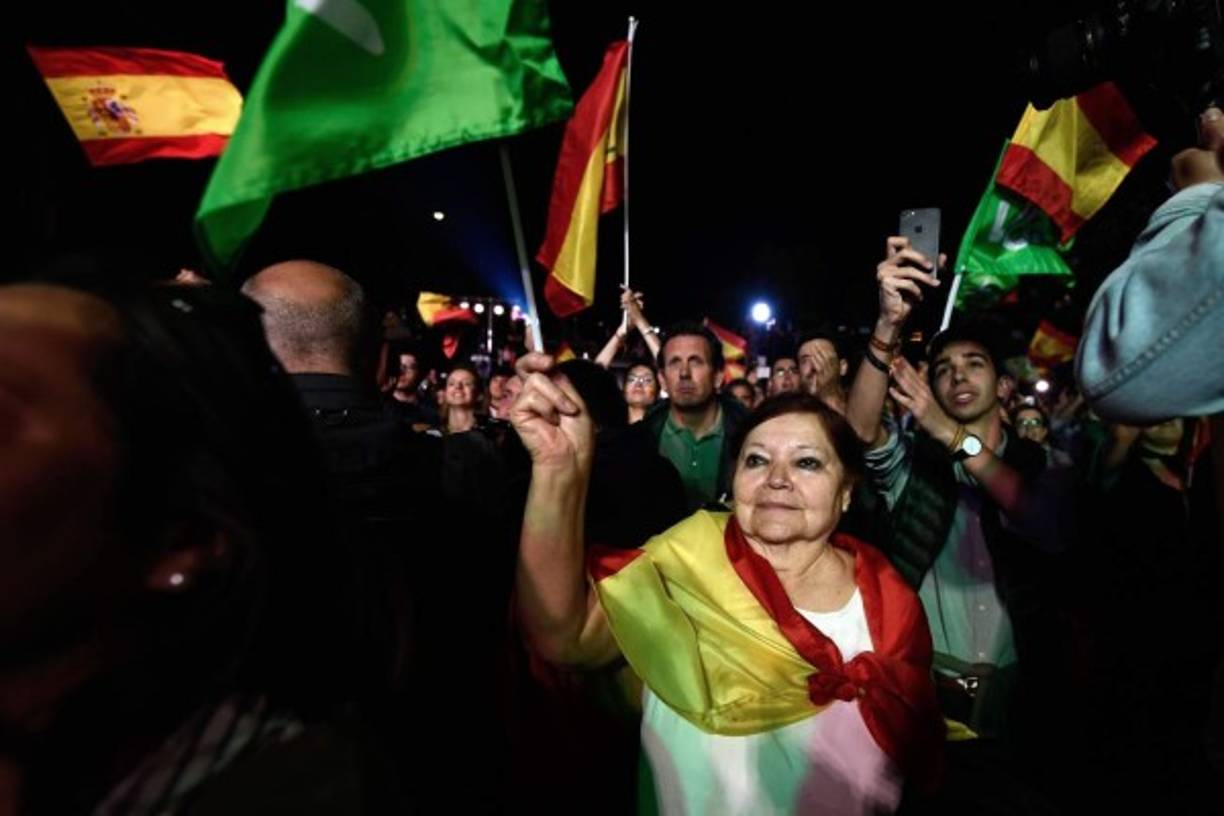 Los socialistas (PSOE) ganaron hoy las elecciones generales en España con un 29.12 % de los votos.<br/>