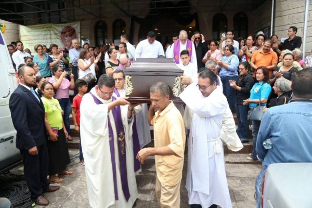 Luego de la misa de cuerpo presente, los restos mortales del padre Quetglas partieron hacia la cripta sacerdotal de la Basílica de Suyapa.