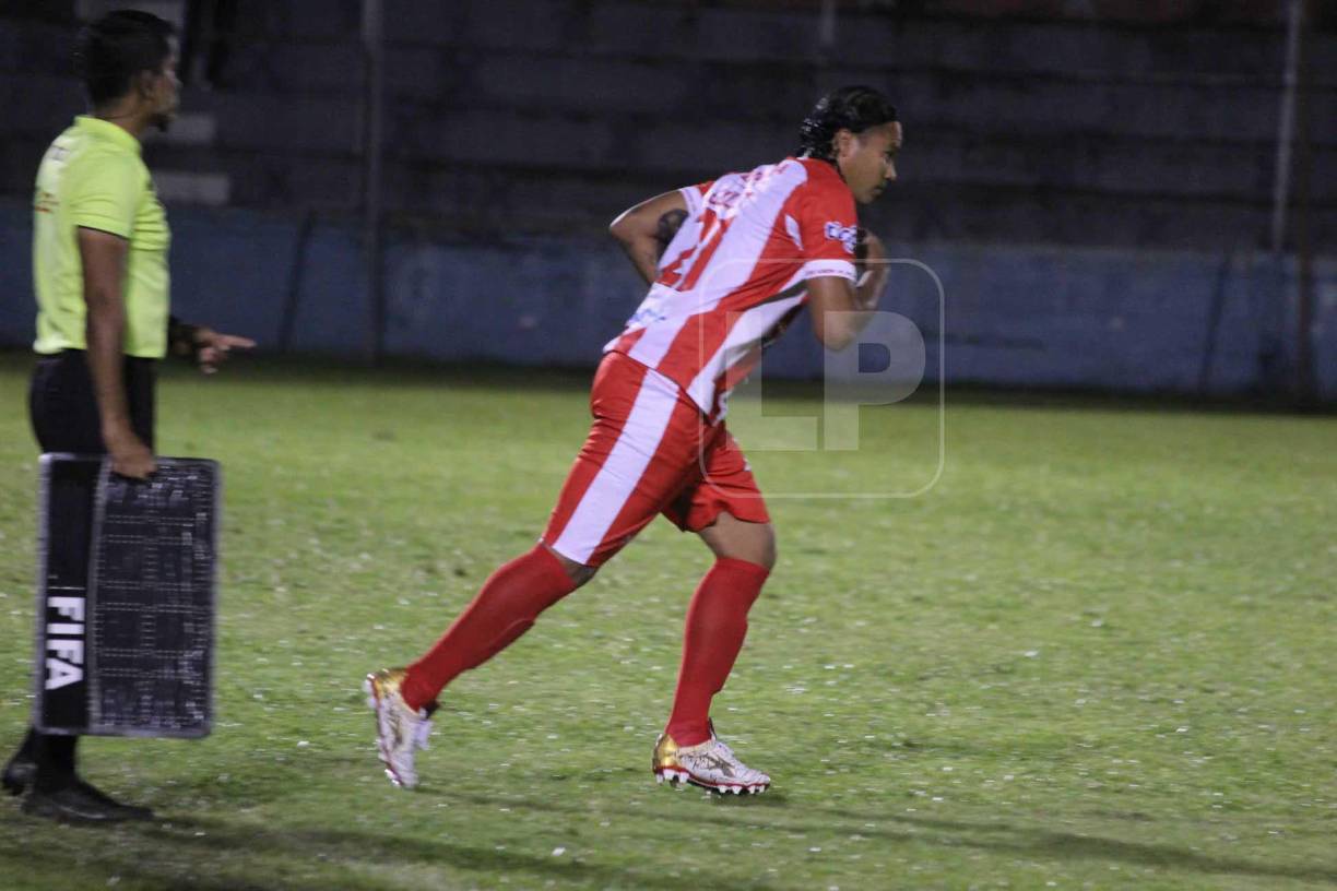 El fichaje del polémico jugador azteca se anunció el pasado 23 de agosto y a más de un mes de esa noticia pudo debutar en la Liga Nacional.