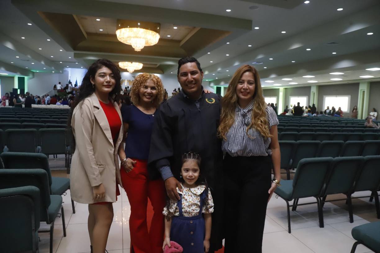 Stephanie Macías, Ana Arauz, Irvin Flores, Ana Flores y Gueiby Amador
