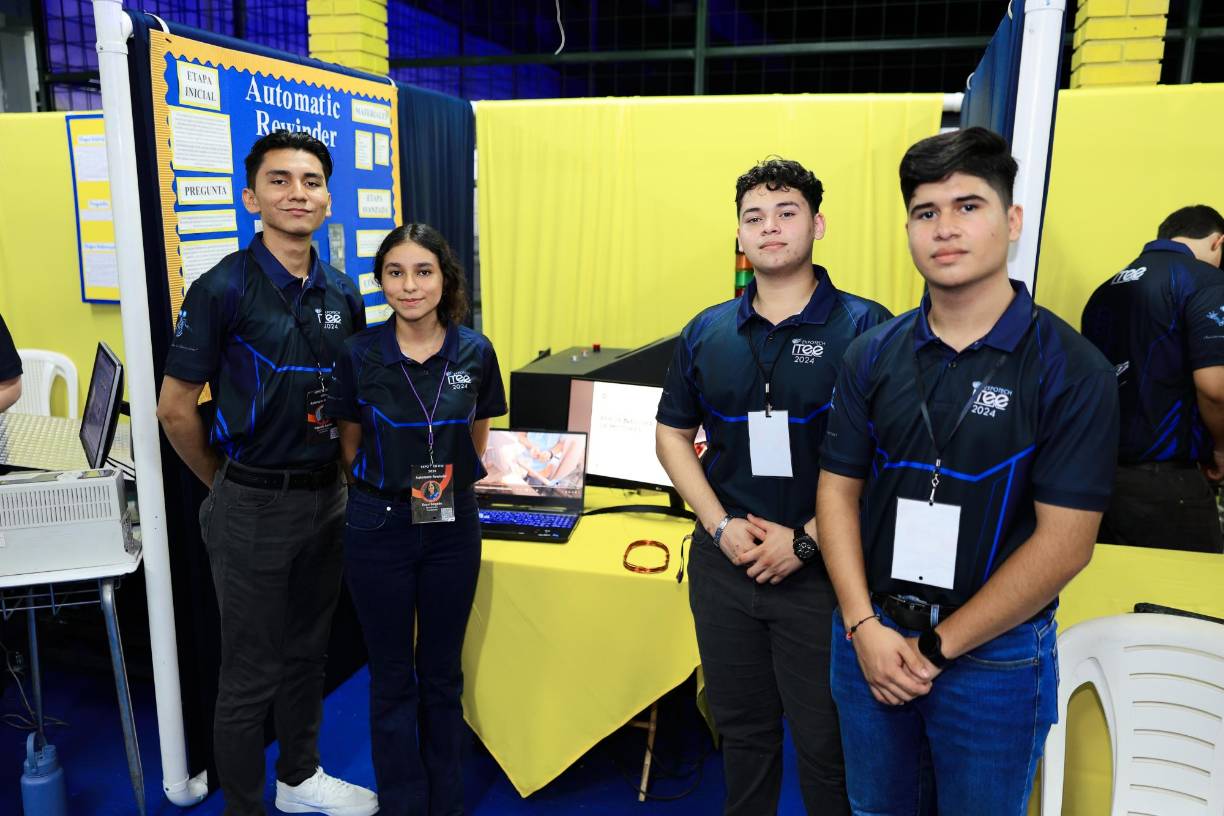 Edgardo Aguilar, Daysi Salgado, Ethan Quin y Sergio Sandoval