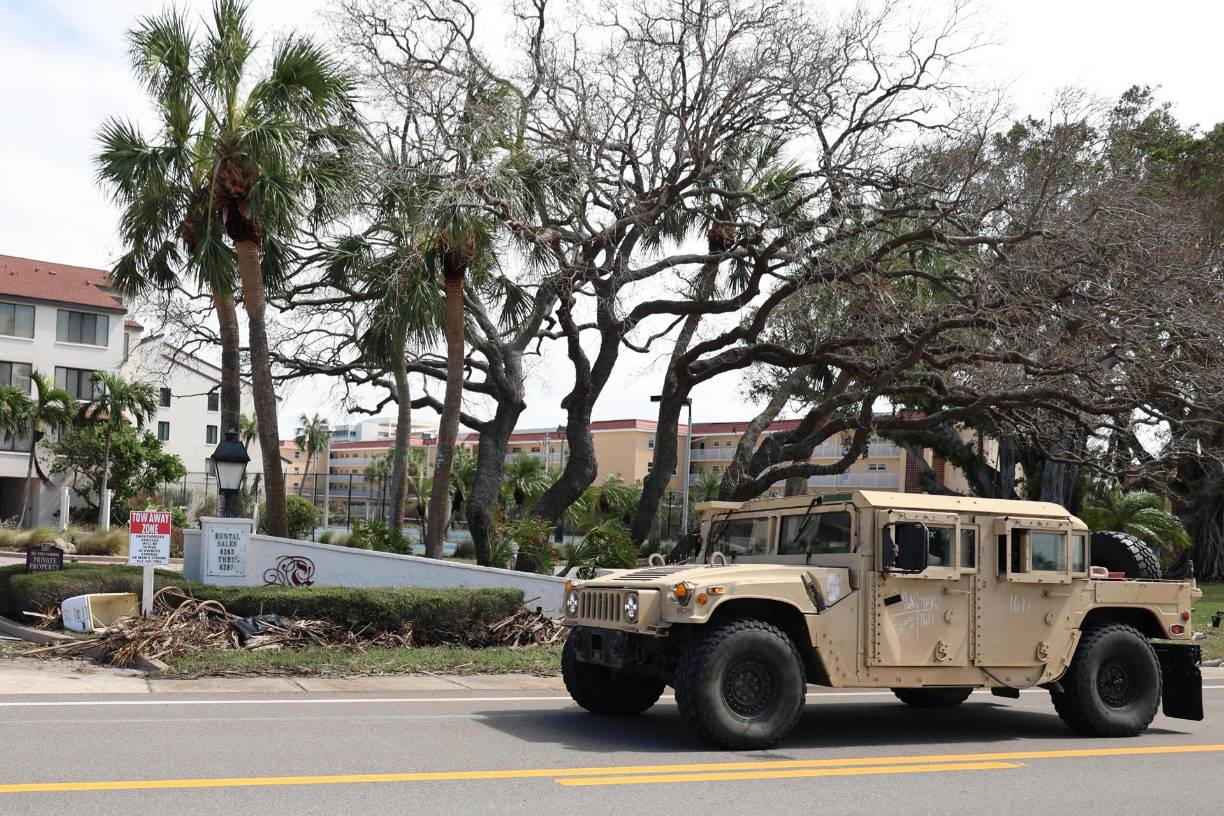 Las autoridades locales tampoco han podido precisar la cantidad de personas atrapadas que aún necesitan ser rescatadas, pero se han recibido más de 900 llamadas de emergencia relacionadas con la actividad de tornados en la región. EFE