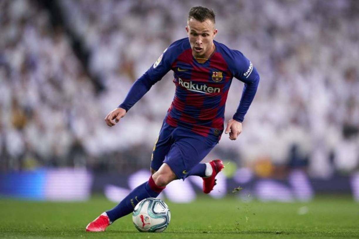 Según publica 'Mundo Deportivo', la Juventus no arroja la toalla por el centrocampista del Barcelona, Arthur Melo. El diario catalán asegura que el club italiano ha reactivado el interés por el brasileño tras hablar con el entorno del jugador y ver que puede que esté más abierto a recalar en la Juve. Arthur siempre ha sido la petición de la Juventus en la negocación que el Barcelona inició con el club italiano para fichar a Pjanic.