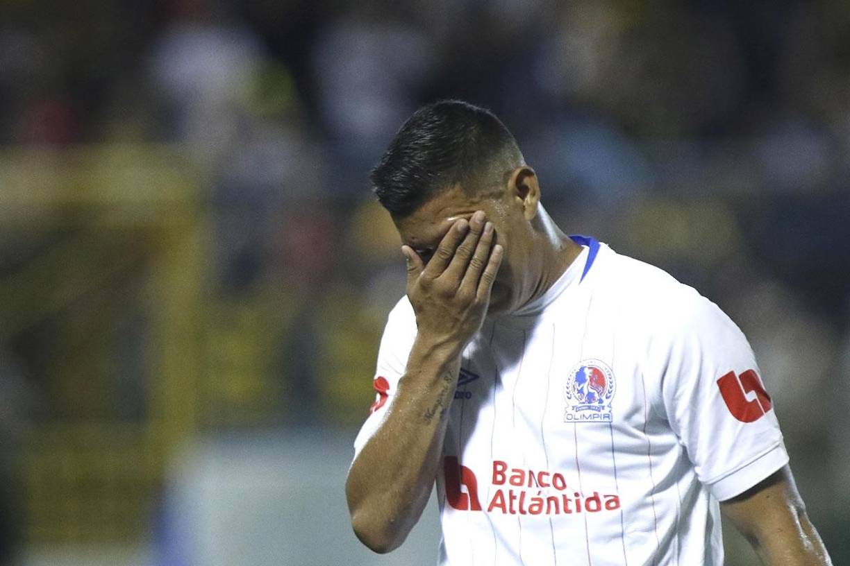 Kevin López, triste tras derrota de Olimpia en el clásico contra el Real España.