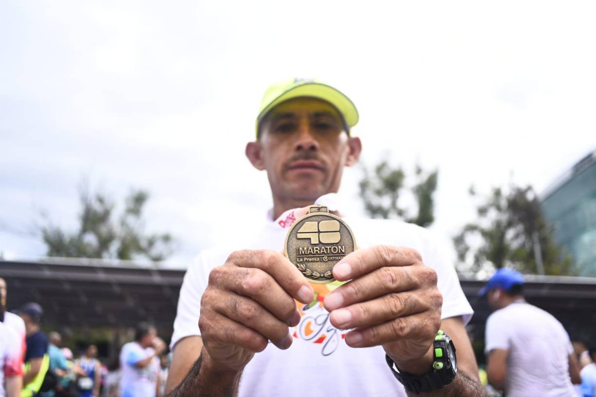 Todos los corredores se llevaron una medalla alusiva a la 48 Maratón de Diario La PRENSA.