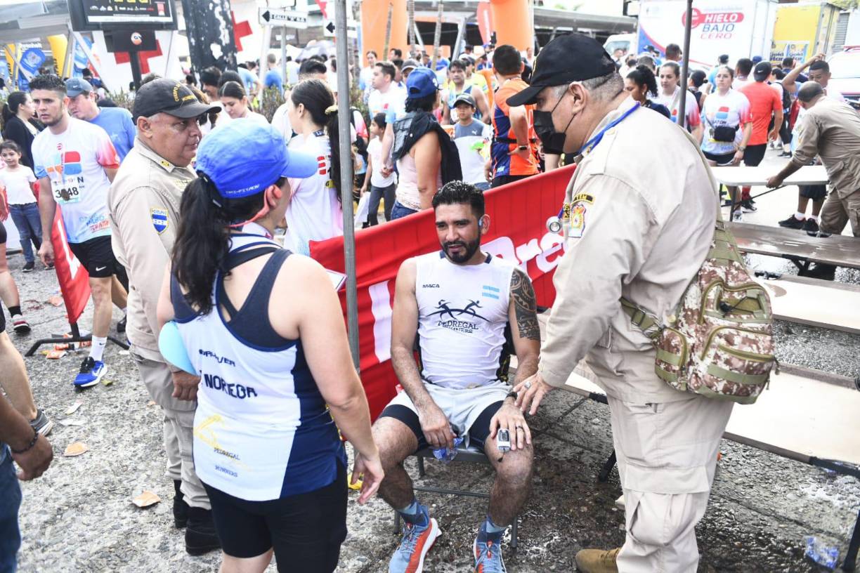 Los bomberos, como siempre, estuvieron atentos durante todo el evento.