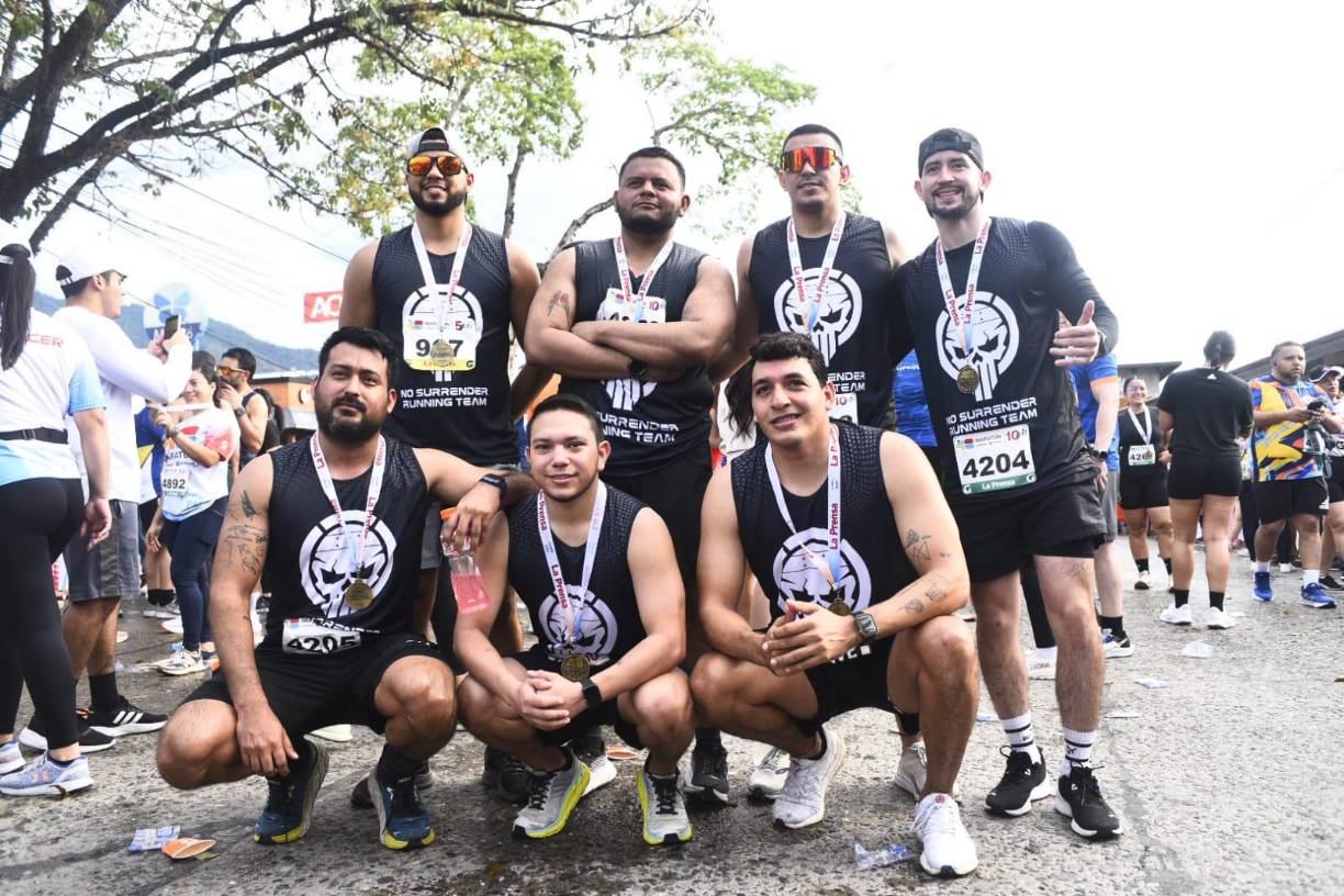 No Surrender Running Team al llegar a la Meta en buen tiempo y demostrando su capacidad física.