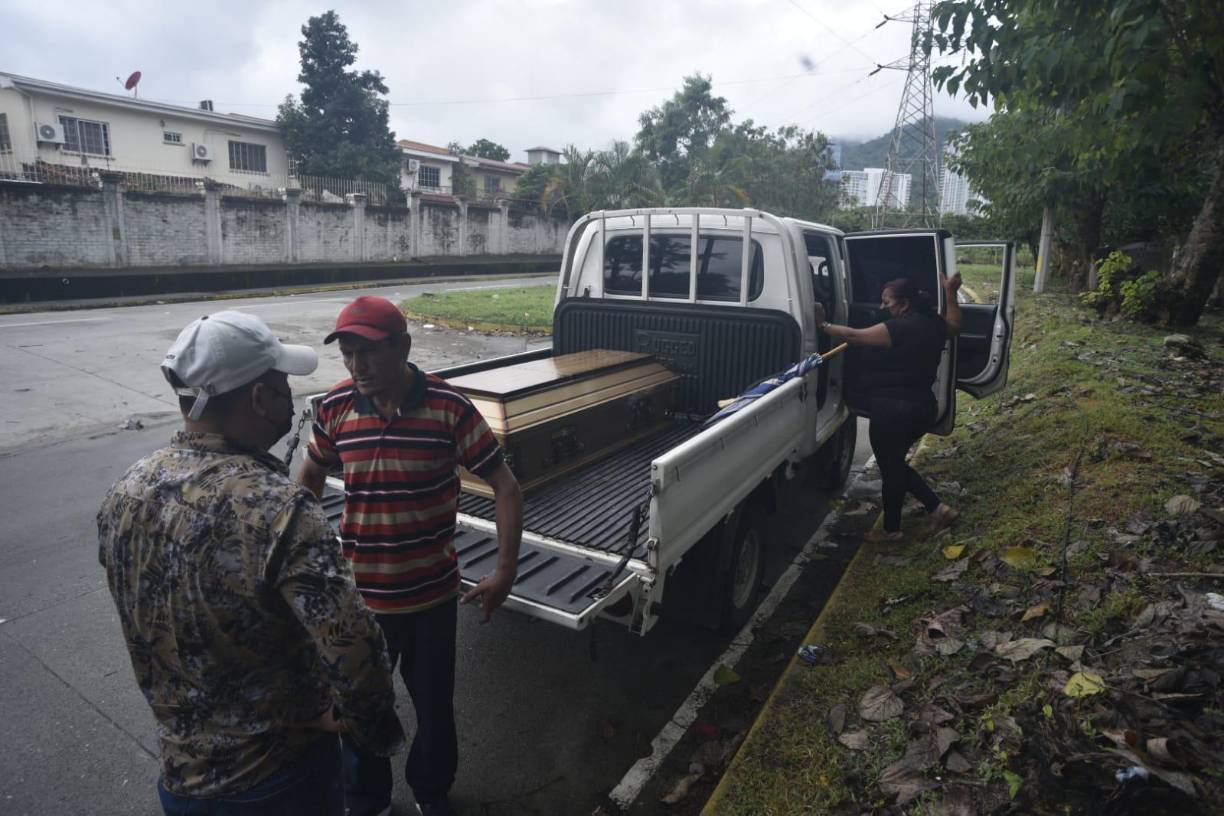 ”Él abrazó el mortero y el brazo le salió volando y quedó tirado desecho”, dijo otro de los parientes del niño.