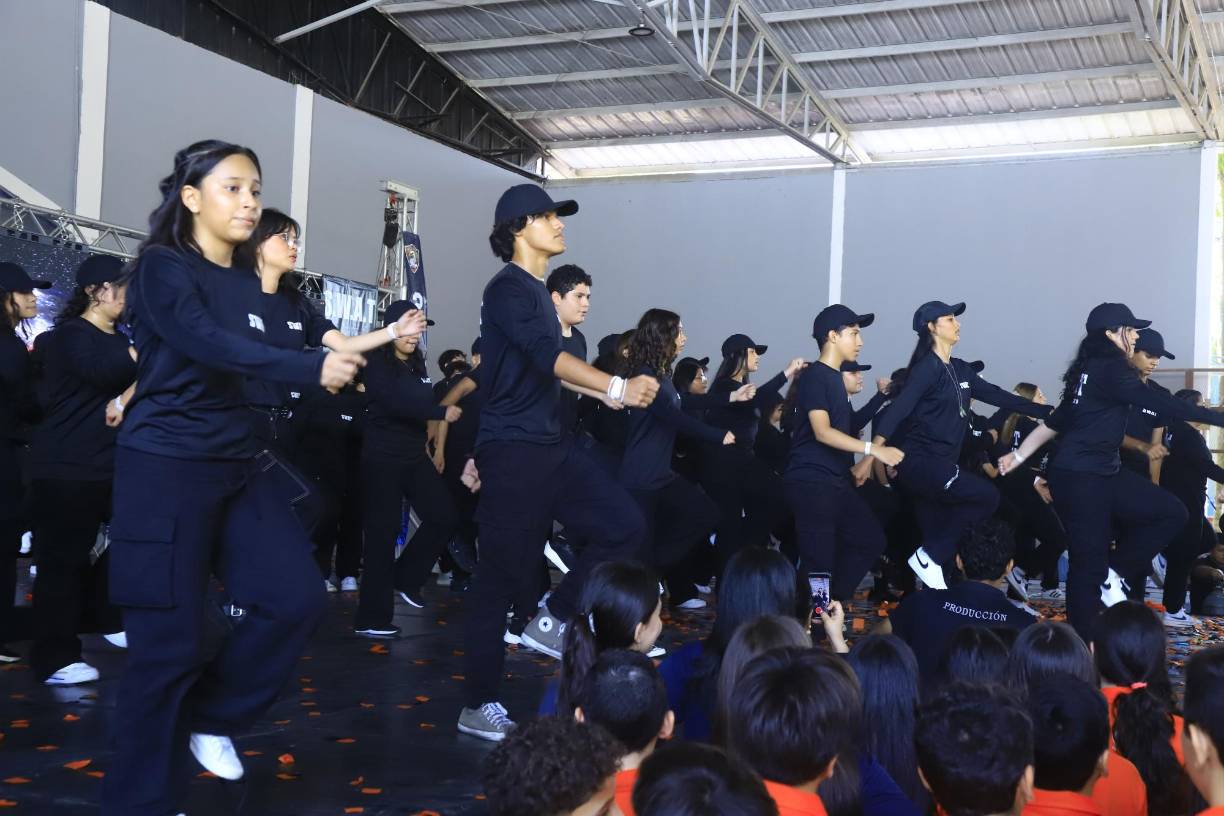 FOTOS: Una alegre bienvenida para los seniors 2025 de la Happy Days &amp; Freedom