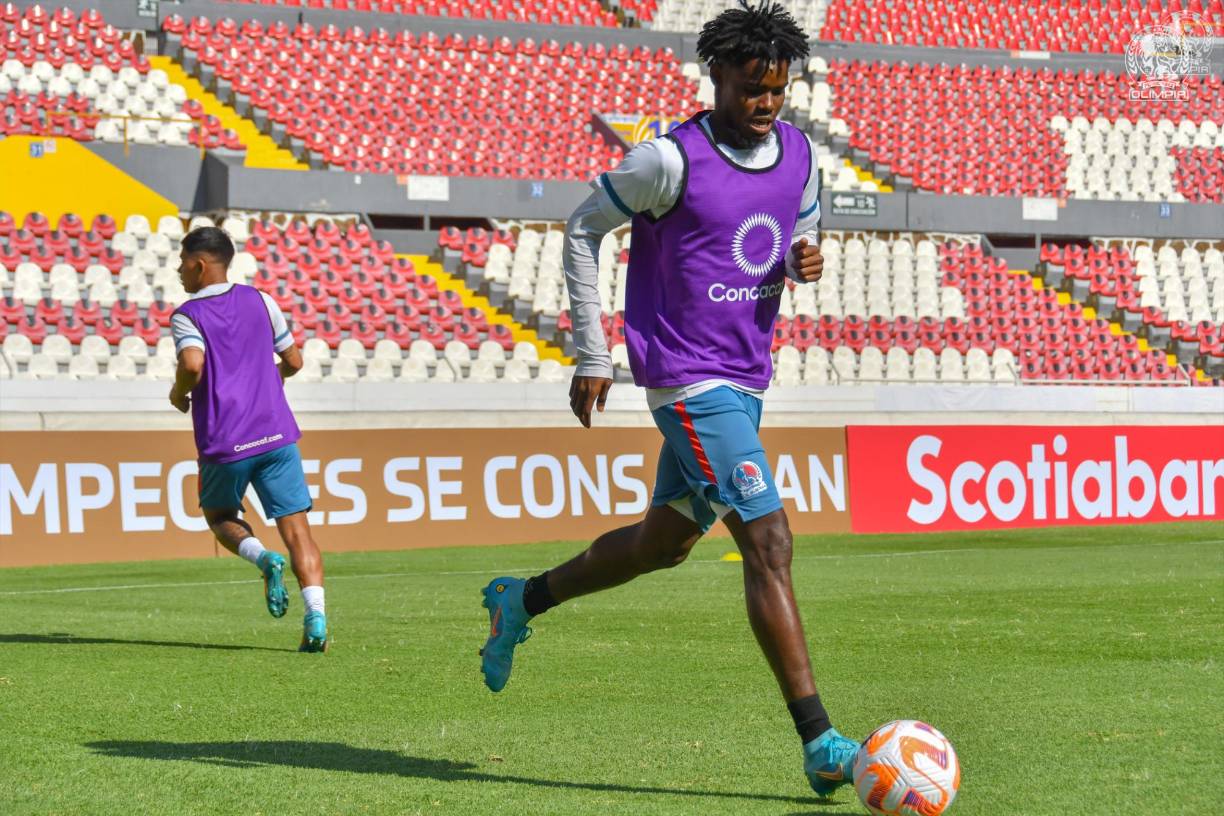 Maylor Núñez será el lateral por la banda derecha.