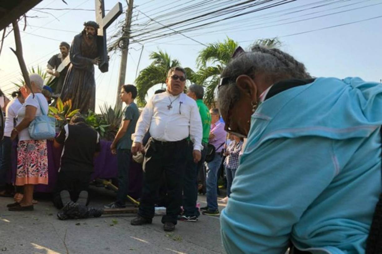Los sampedranos acompañaron con devoción la celebración religiosa.