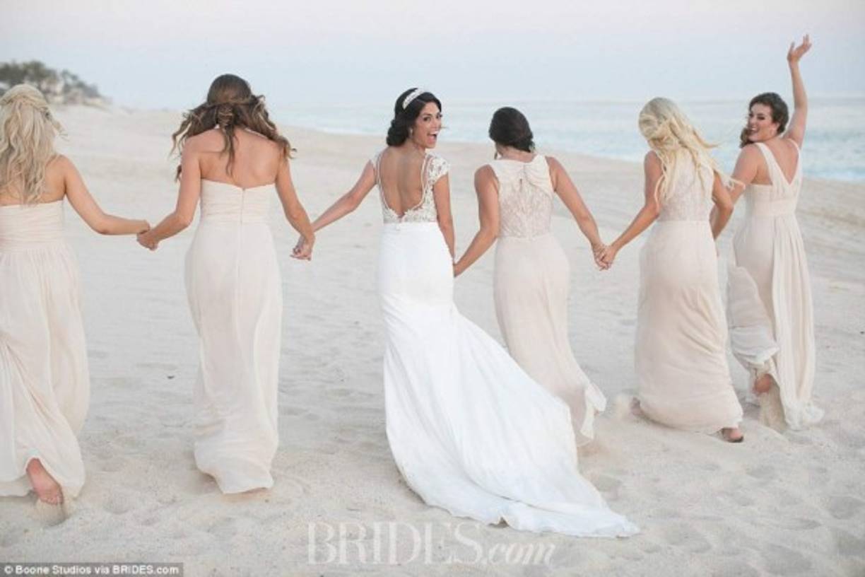 Michael Phelps y Nicole Johnson comenzaron a salir en 2007, un romance que se vio interrumpido en 2011, pero acabaron retomándolo. Tras un largo noviazgo, se comprometieron en febrero de 2015.