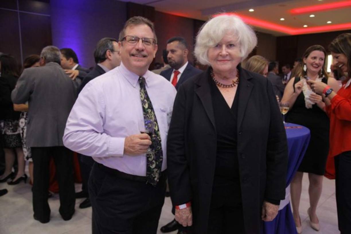 Frank Higdom y Pamelle Dávila.