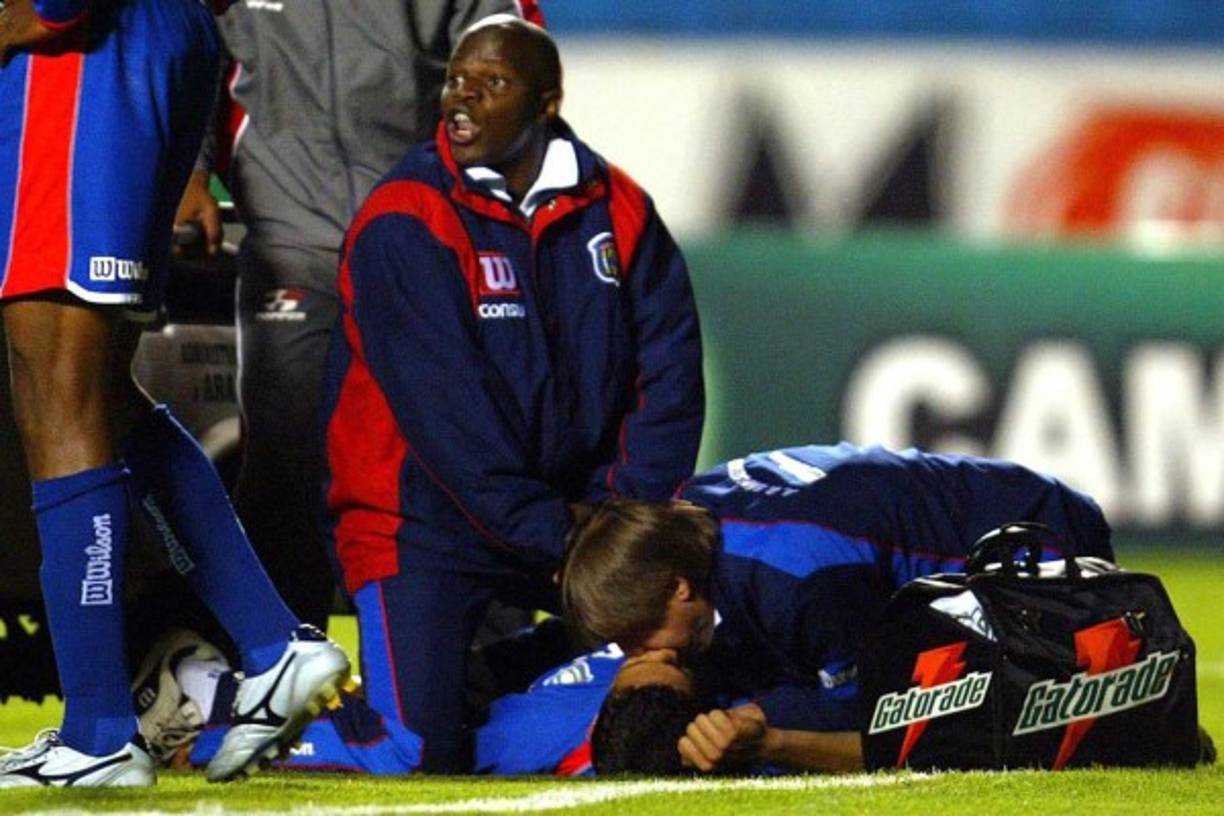 El 27 de octubre de 2004: Serginho, de 30 años, futbolista brasileño del Sao Caetano (1ª división brasileña), se desploma en el campo durante un partido contra el Sao Paulo. Su muerte provocó una gran polémica en Brasil, ya que la autopsia reveló que el corazón del jugador estaba enfermo y pesaba 600 gramos, dos veces el peso normal. El Sao Caetano, su presidente y su médico fueron duramente sancionados por la justicia deportiva (suspensiones y retirada de puntos en la clasificación para el club).