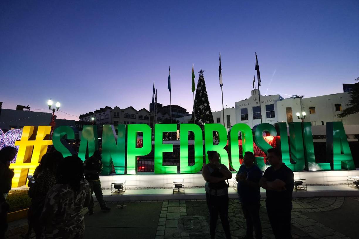 Con la inauguración de la Navidad se abrió de nuevo el parque central donde se invirtieron fondos para darle mantenimiento.