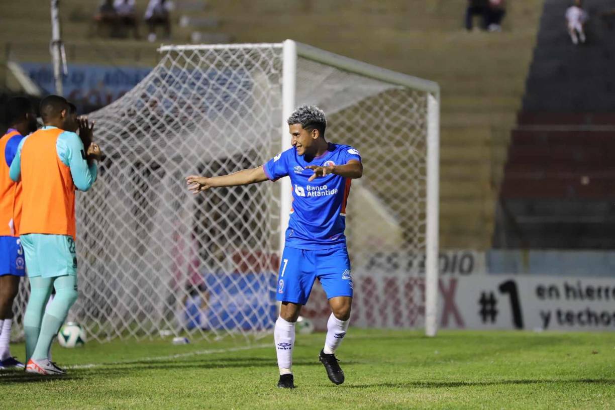 Con toda la emoción, así celebró Pinto el 2-1 del Olimpia ante el Vida por la jornada 15 del Apertura 2023.