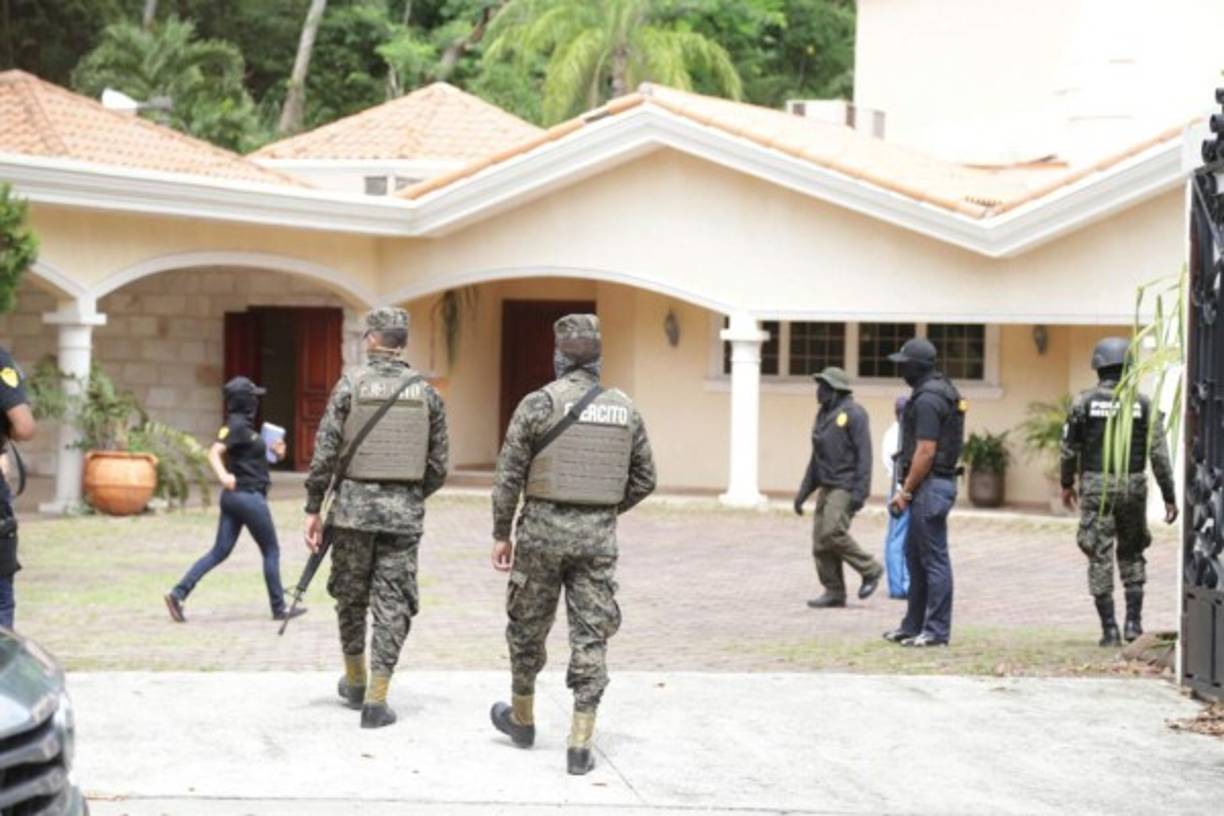 Personal militar fuertemente armado ingresó a la vivienda de Yankel Rosenthal. La Fiscalía procedió a asegurar 19 empresas, propiedades y residencias de tres miembros de la familia Rosenthal, acusados por EUA.